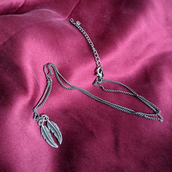(3/$15) Pewter necklace with feathers - Picture 2 of 2